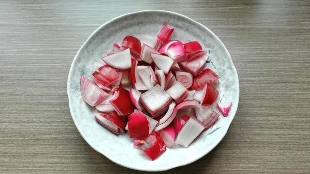 鱼肉这样做，下酒下饭都好香，鱼肉紧致入味，一条鱼还嫌不够吃