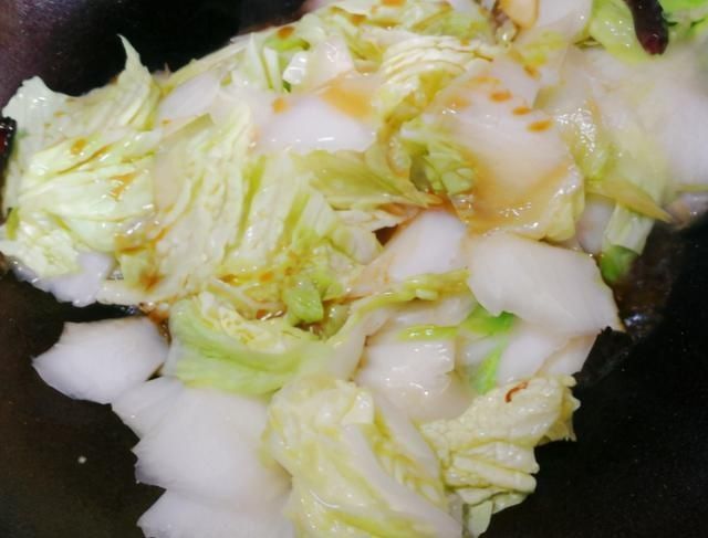 醋溜白菜|醋溜白菜时，放醋的时间很关键，做对了，白菜脆爽更酸香，还解腻