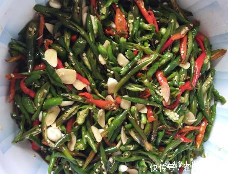 不坏|秋后,遇到我一次要买10斤的菜,腌着吃特香,放半年也不坏