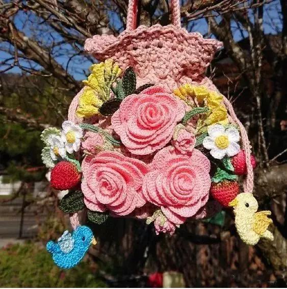 小花片 55款超美的钩花包包,只要会钩不同的花,拼缝在一起,就能做出