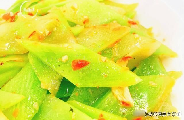 炒莴笋时，别直接下锅炒！厨师长教您一妙招，莴笋香脆爽口更入味