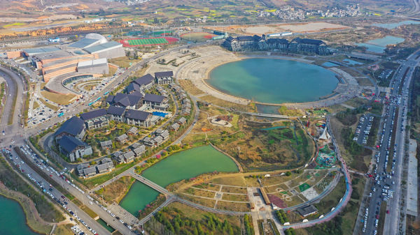 春节长假：黔西南州鲁屯古镇游人如织