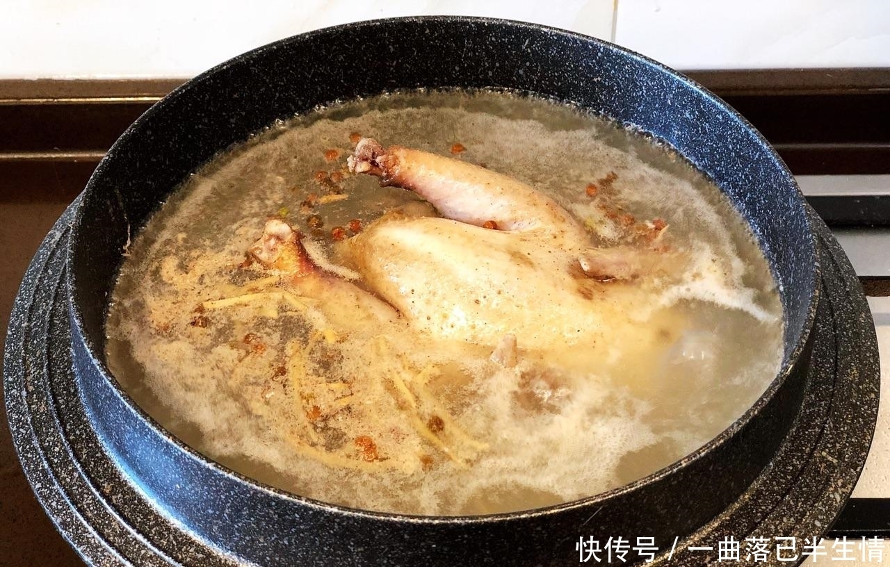 超地道的新疆椒麻鸡，又麻又辣还解馋，吃上一口就停不下来