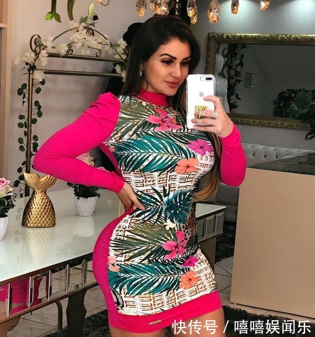 追求体形曲线美的模特，通过健身实现了目标，无赘肉身材让人羡慕！