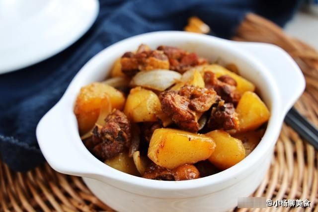 荤素|土豆家常又好吃的做法，荤素搭配更营养，能当菜又能当主食！