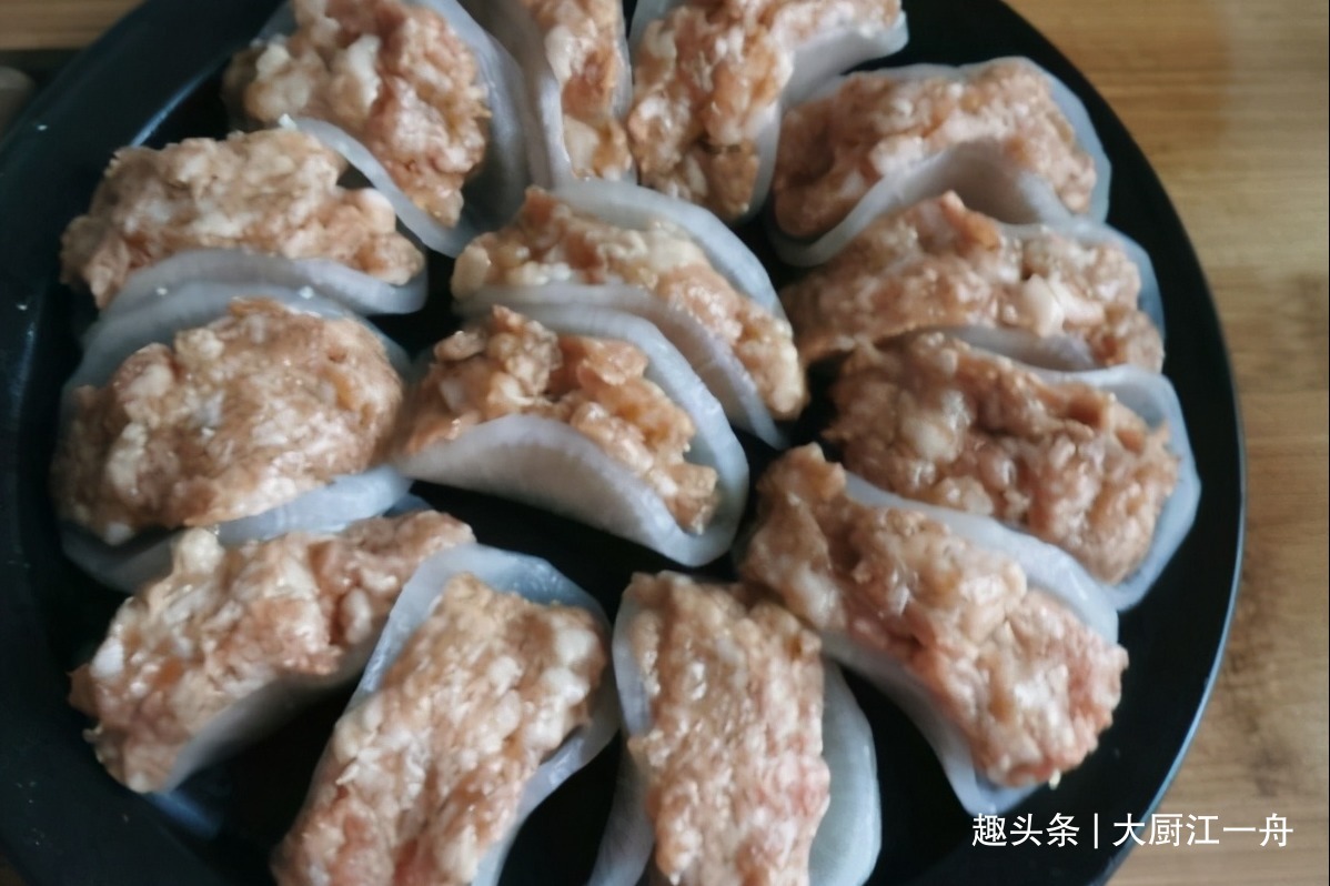 给年夜饭加道菜,“花开富贵”端上桌,寓意喜气洋洋,好看又好吃