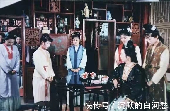 红楼梦!荣国府里藏着多少狐狸精?王夫人无心之语,透露出幽深的恶意