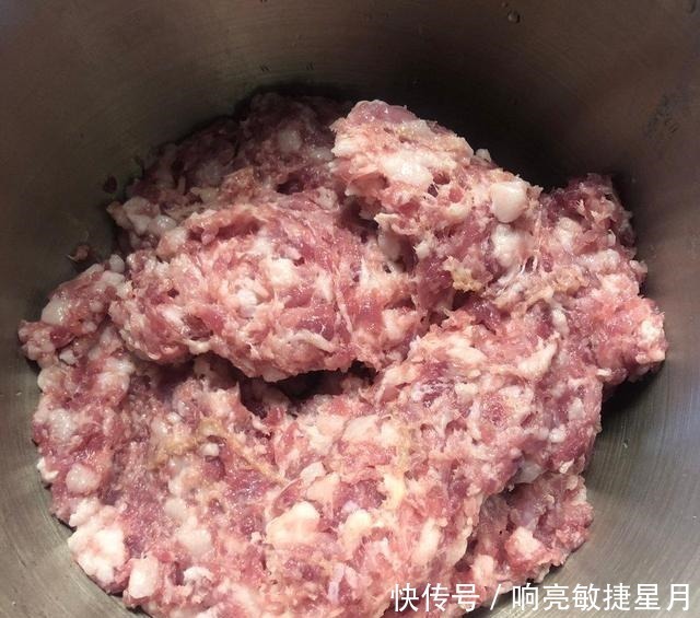 调饺子馅时,加一勺这个调料,锁水又增鲜,大厨不轻易透露的妙招