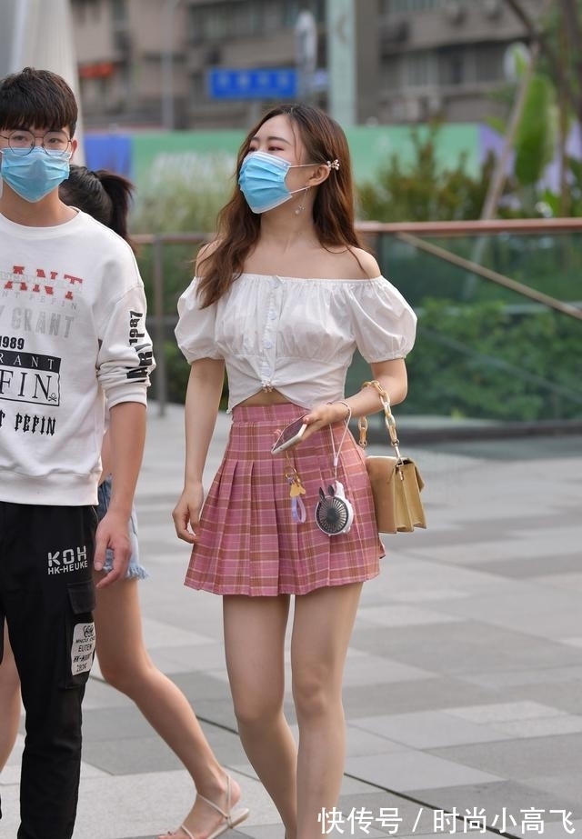 小个子|百褶裙的减龄效果出众，小个子女生这样搭配，轻盈俏皮又优雅