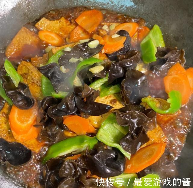 天冷了，吃肉不如吃菜，大雪过后炖一锅，营养好消化，孩子很爱吃