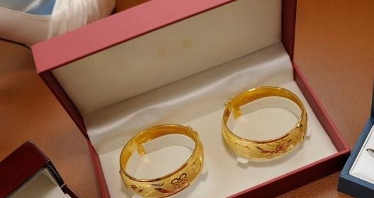 老年人&“黄金镯子”该买多重,根据克数分为“3类”,买错既费钱又土气