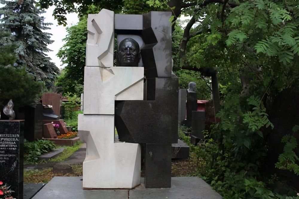 库尔久科夫|赫鲁晓夫执政后，曾加大对中国援助，为何当时外长葛罗米柯反对？