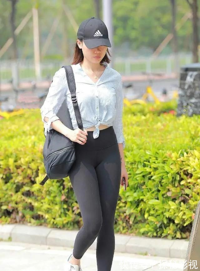 范儿 穿上打底裤更显美女身姿苗条,好气质让人羡慕!