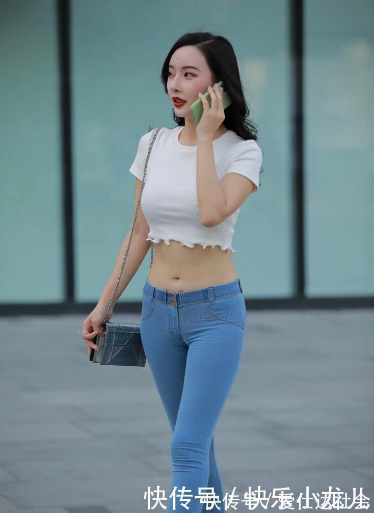 小蛮腰 美女自信的走路,追求者一定要排很长的队,不知道排到法国没有