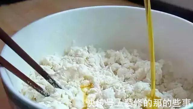 烙馅饼时，千万不要直接烙，多加这一步，馅饼不破皮，凉了也不硬