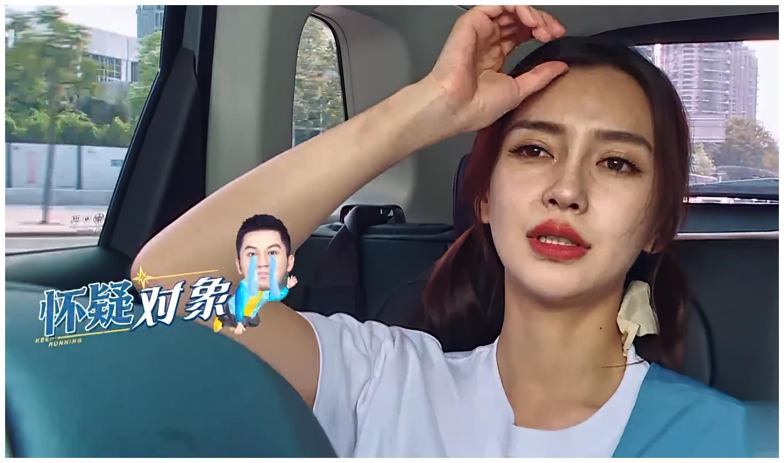 名牌|蔡徐坤打篮球衣服让女嘉宾扯坏,名牌秒被撕掉,录节目像进了盘丝洞