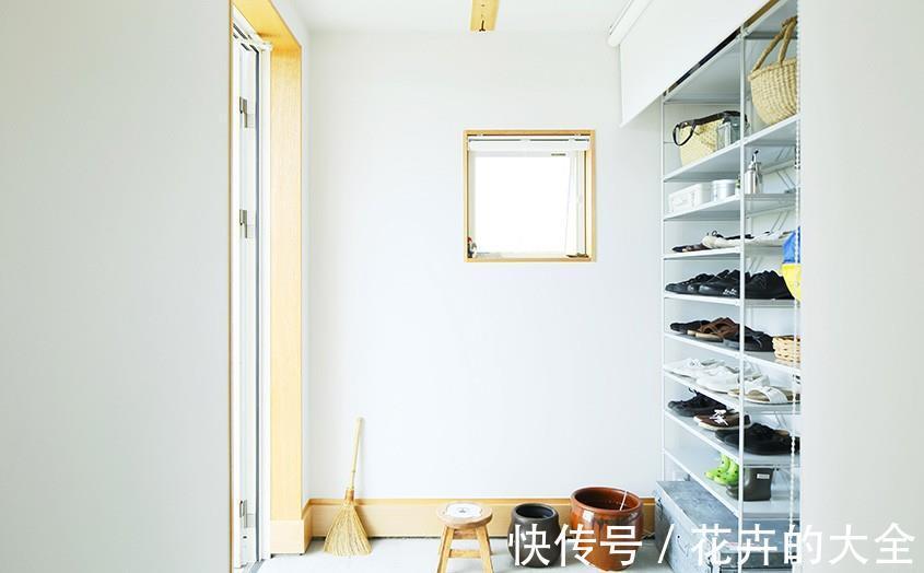 衣帽间|小户型玄关的硬伤一次搞定,装个几十块钱的置物架,比柜子还好用