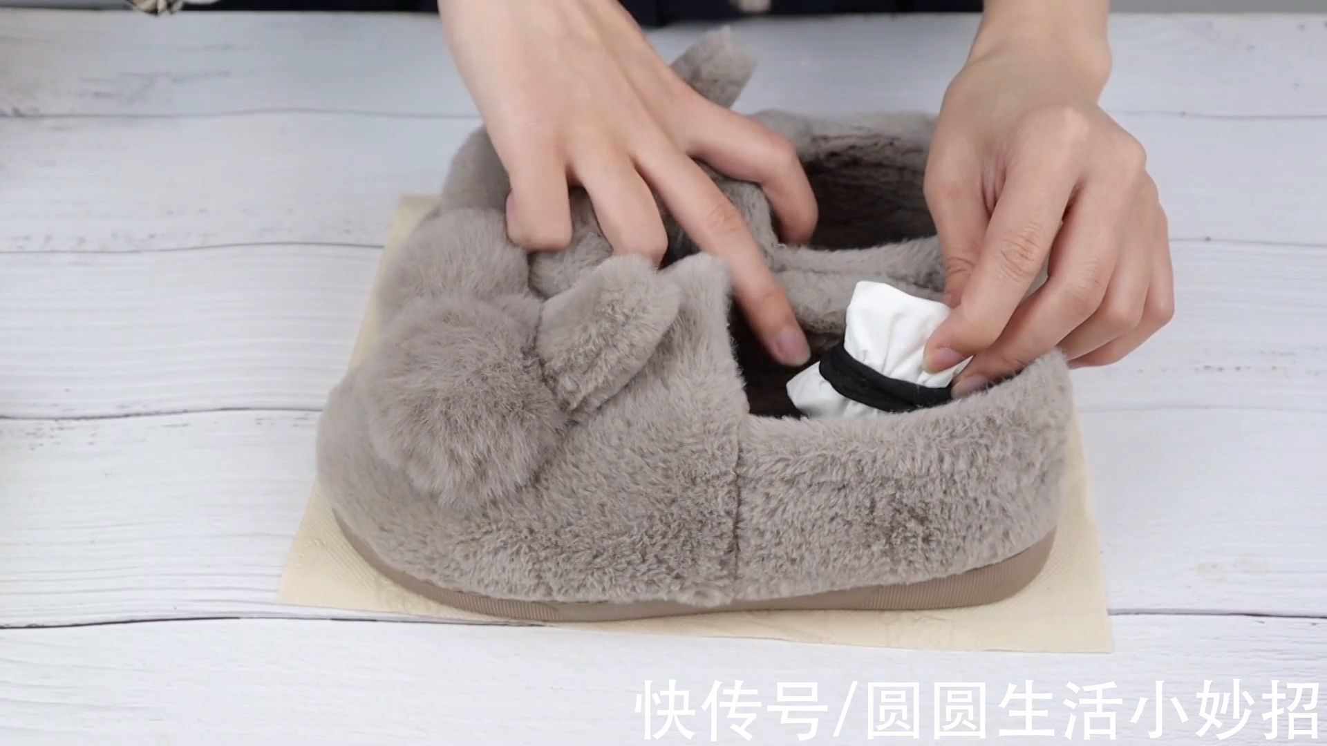 扔用完的暖宝宝,等于往外扔钱,把它撕开放家里作用大,太实用了