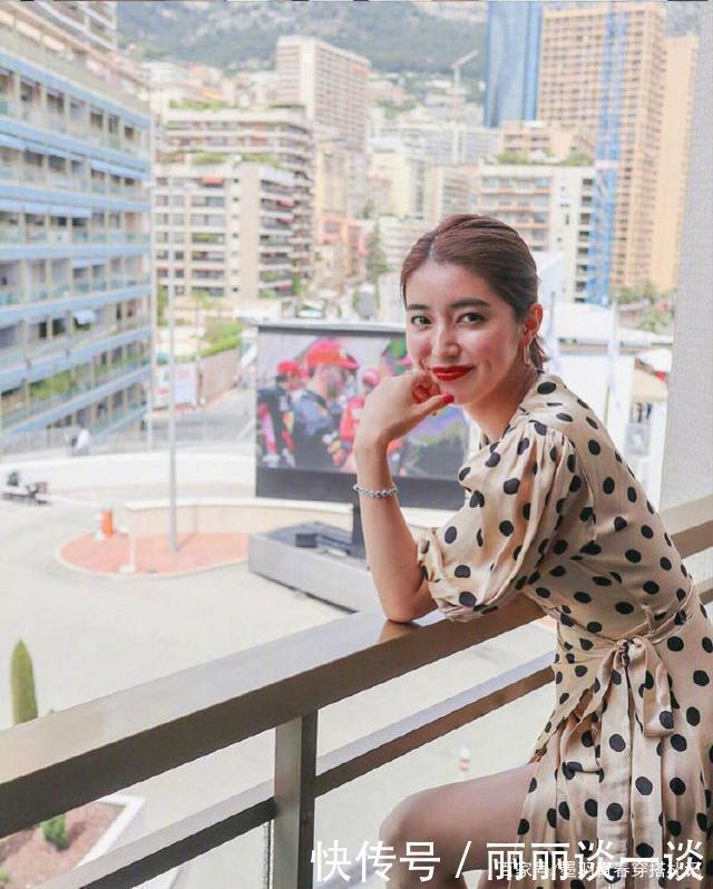 日本火了一位港风博主，基础款只要抹上红唇就时髦，大方又气质