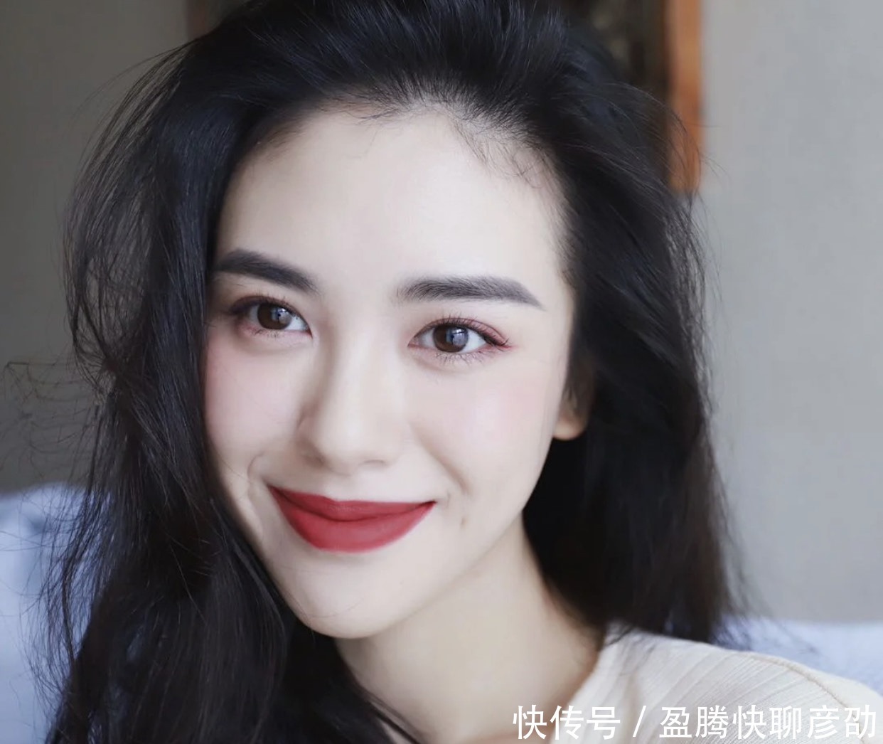 “上班族”涂什么颜色的口红?迪奥740沉稳,999霸气御姐