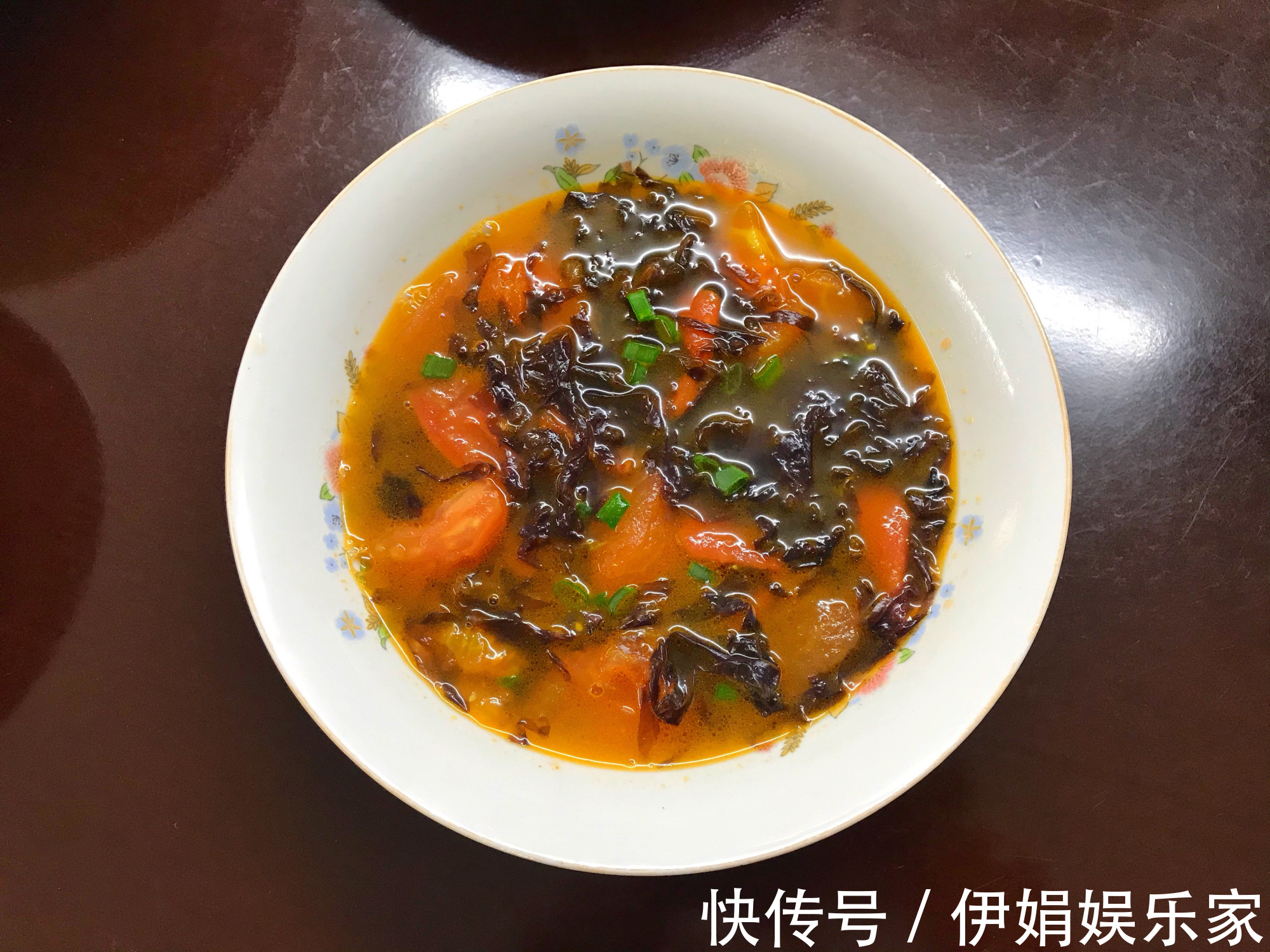 一家三口的假期晚餐,四菜一汤,简单不将就,朋友真会享受