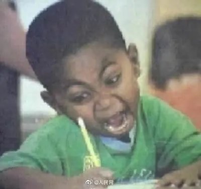 孩子|太梦幻了！上海这位爸爸给孩子亲手造了一座旋转木马！能亮灯还能坐上去转