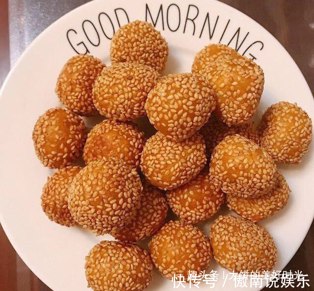 一块南瓜，不用面粉，做出软糯香甜的芝麻团，天天吃不腻，特好吃