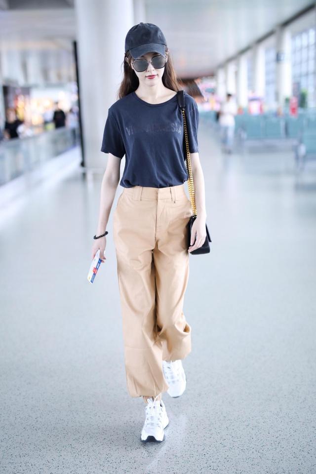 树杈裤 “阔腿裤”过时了,今年流行这5条“吃肉裤”,显瘦时髦谁穿谁美