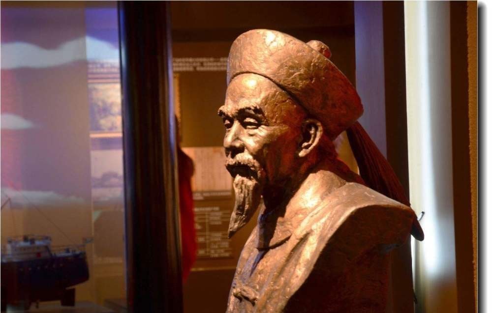 李鸿章|李鸿章墓被挖开，发现两块35斤重的金砖，专家看到后连连摇头