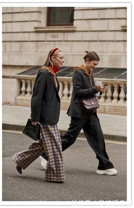 搭配|“连帽卫衣”有了新穿搭思路:以连帽补缺,3个搭配技巧实用易学