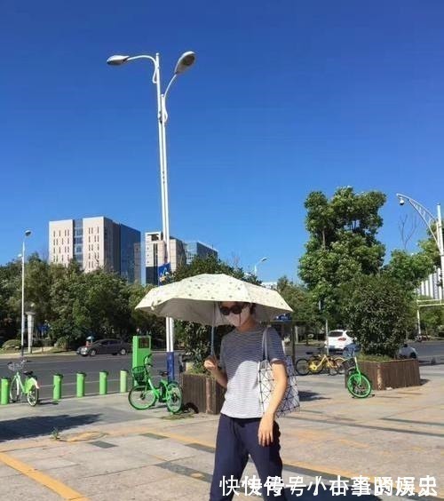 雨伞 薇娅懒人伞一晚爆红,39度出门不怕晒,网友防晒霜可以扔了!