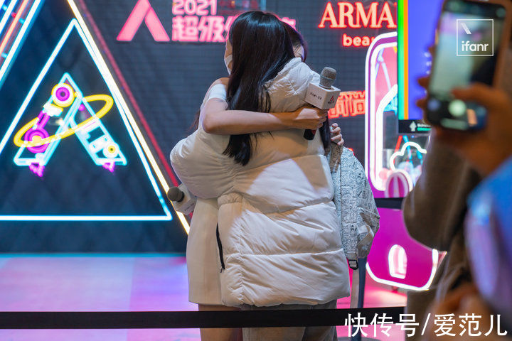 专注社交，微博是红人们的一张「名片」