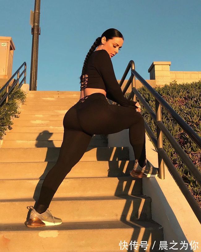 健身模特|美国健身模特靠惊人下肢吸粉百万,凭借沙漏身材走红网络