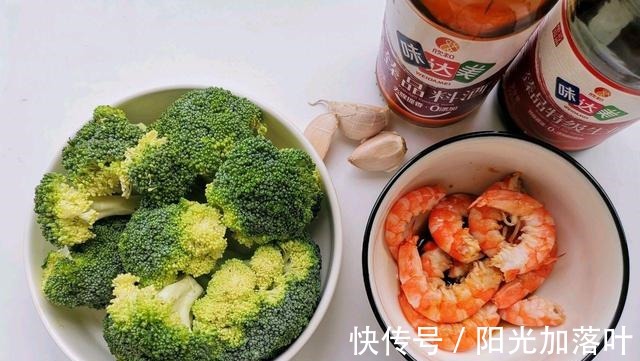 老少皆宜|西蓝花和虾仁搭配,随手一炒就是一盘下饭菜,家人都爱吃!