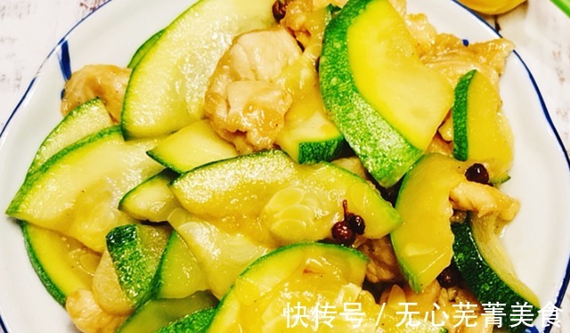 南瓜|黄瓜冬瓜都不如它,简单一炒软嫩可口,清香鲜甜,营养比肉丰富!