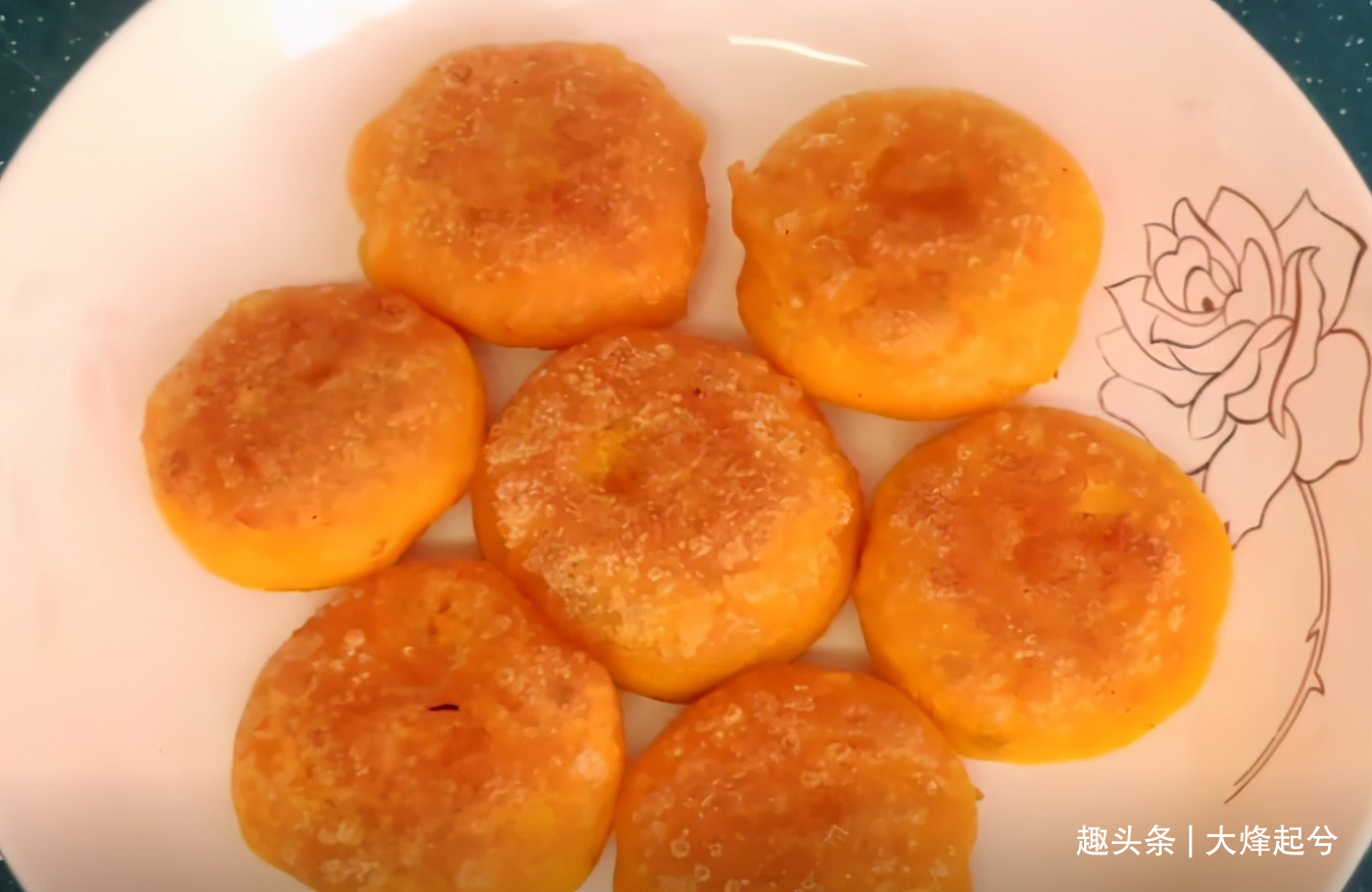 南瓜饼的家常做法，口感软糯香甜，简单易学，早餐给孩子吃