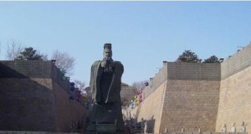 秦始皇陵墓中藏有大量珍宝,其中有一把神兵,不知什么时后出现!