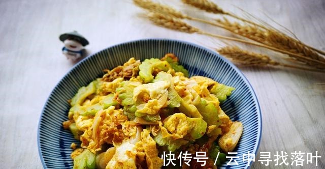 苦瓜|快手简单的家常菜,辣白菜苦瓜炒鸡蛋,美味好吃,炒一炒就做好!