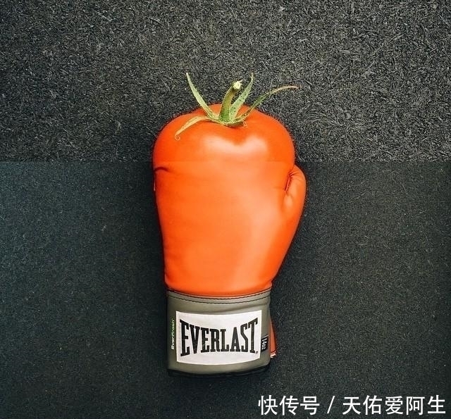 图片@艺术家将两张不同的图片拼接后,奇迹就这样发生了