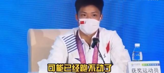 谢震业|大哥范!苏炳添怒斥记者扯淡:贬低完我又说谢震业,台下掌声雷动