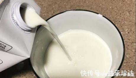 冬天发酵蒸馒头,不用酵母粉,用上1个小技巧,快速发满一大盆