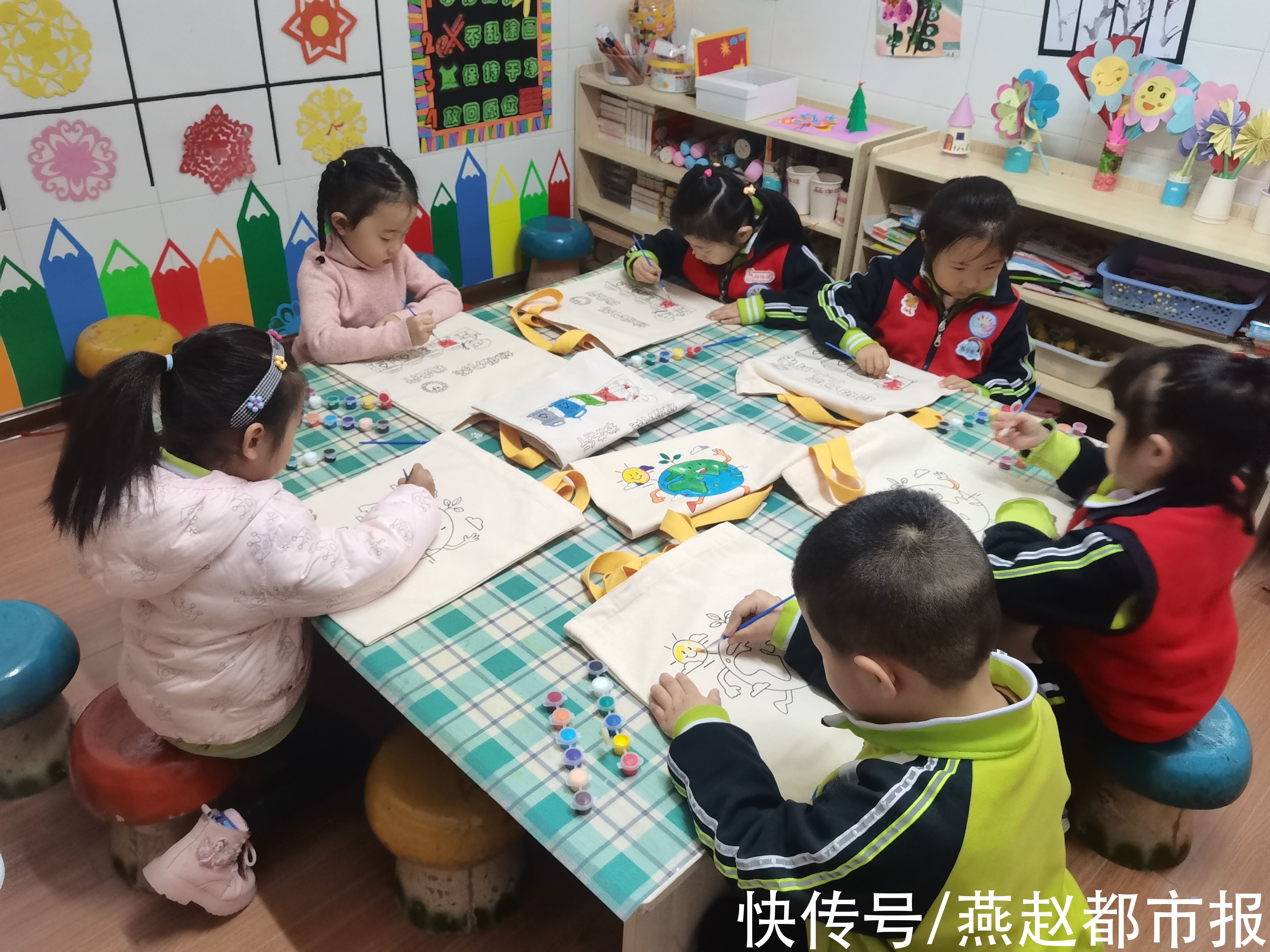 手绘|河间市华苑第二幼儿园：小朋友手绘环保袋为家园添一抹绿