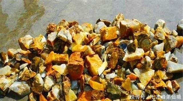 黄龙玉|这种玉石曾经100元能买一车,但改名后却身价暴涨!曾炒至上千万