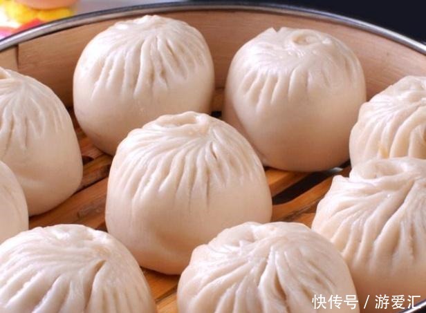 妙招蒸包子上锅蒸之前多加“一步”,包子又香又软,好吃极了!