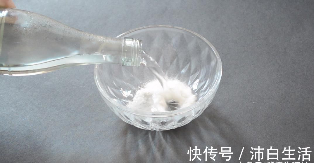 洗碗槽的排水口又脏又臭难清洗 用这个方法能帮你解决, 省钱又实用