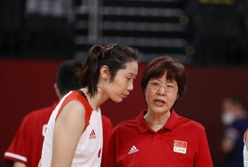 中国队|女排新帅上任三把火,李盈莹张常宁谁为核心,丁霞刘晏含何去何从