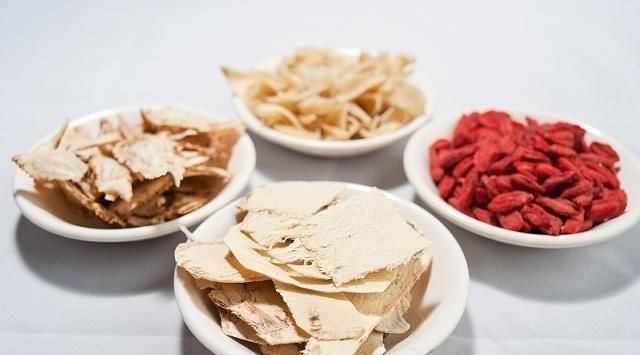 人参|黄芪泡水喝有益于脾、肺、气血,记住三句话就是用黄芪养生的高手