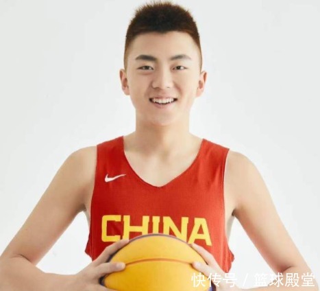 逆转|不受流言干扰!何佳轩狂砍24+7,带队20分逆转名校,这是真大腿!