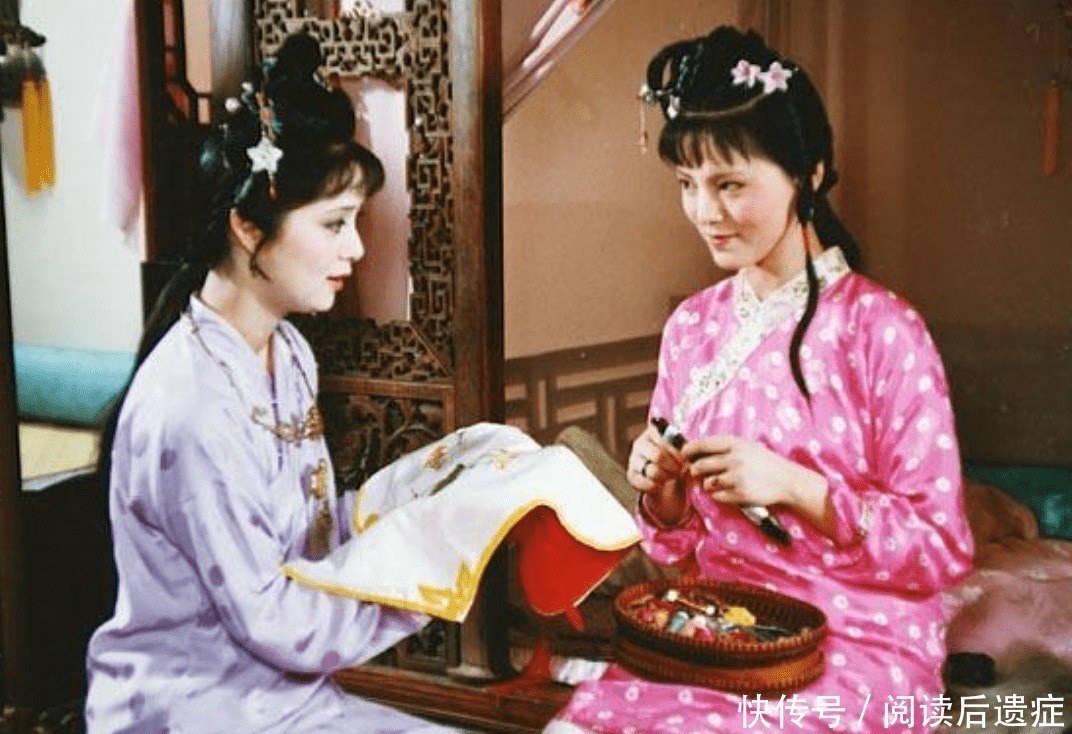 黛玉#袭人送茶,宝钗为何将喝剩下的那半杯,递给黛玉?