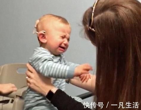 宝宝|失聪宝宝戴上助听器的瞬间，表情五味杂陈，网友跟着一起哭了